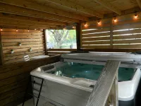 Rustic Lodge with private cabins / 6 person hot tub and camp fire - 3-stjärniga