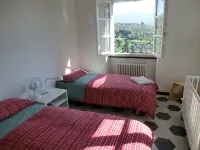 Lovingly Restored Country Farm House in Olive Grove 10 minutes from sea Hotéis em Chiavari