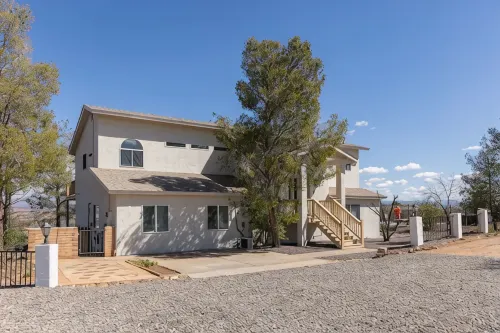 Heated Pool ~ Hot Tub ~ Scenic Views ~ Lux Stay - Boutique