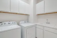Beautiful Home Near Disney with Private Pool! 5 Bedroom Villa by Redawning - Villas