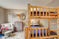 Mountain Views, Hot Tub & Sauna! Cozy Fireplace, 10-Minutes from the Slopes! - Mountain view
