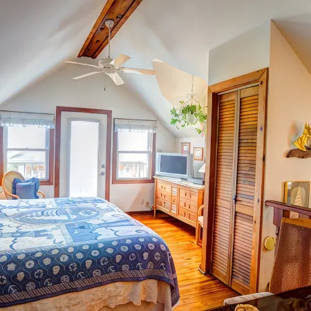 La Petit Maison, is a waterfront two-story cottage near Kemah,TX