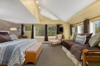 Keystone Ski Resort w/ Free Shuttle, Pet Friendly, Private Hot Tub, Pool Access! - Gym