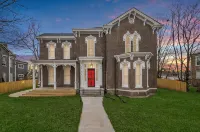 The House On Main-Sleeps 16/ Historic Home/ KHP 11min/ Ark 30min/ Walk Downtown - 4-Star