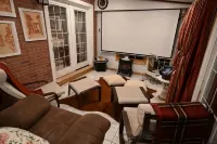 Large Relaxing Family Retreat In The Hudson Valley with Theatre and Gazebo - 3성급