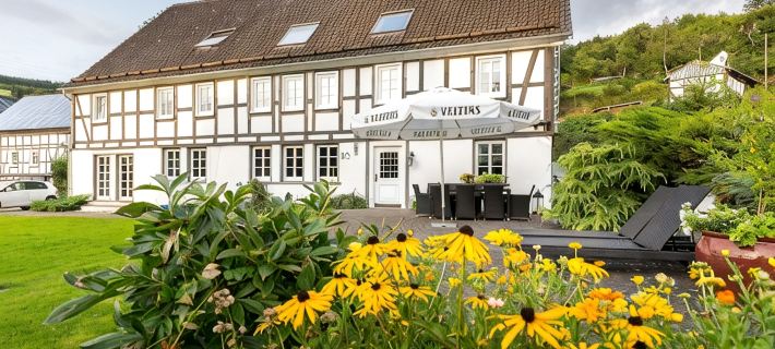 Spacious country house with open fireplace and garden in the Sauerland for young and old Hotels in Schmallenberg
