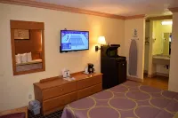 Super 8 by Wyndham Azusa - 2-Star