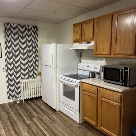 Charming 3-bedroom townhome with WiFi, in central location in Potsdam Village