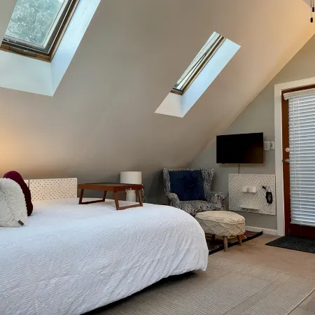 Stylish Seaside Cottage - Walking to Beach
