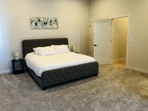 Is This Heaven Downtown Dyersville Apartment - 4-Star