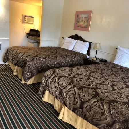 Monterey Pines Inn