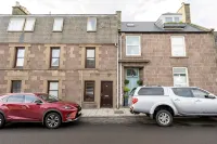 2 Bedroom in the Centre of Stonehaven with Seaviews, near the Beach & Harbour! - WiFi