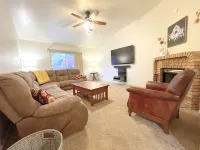 The Hideout-Single Level 2Br/2BA Townhouse Near Highland! - 3つ星