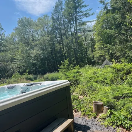 StarryPinesCottage w Cedar Sauna Steps to Trails
