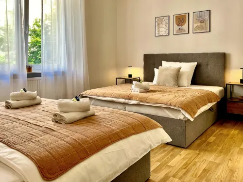 Spacious Design Retreat for Groups & Families - Homestays