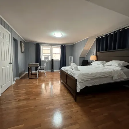 Beautiful place minutes away to New York City . Hotels in Teaneck