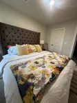 5 minutes to the Momentary & 8th St Market- The Benton #411 - 4-Star