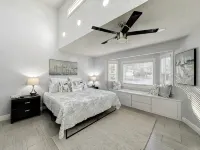 Four Beds, three baths, heated pool, and a Golf Course. What more do you need!! - Wifi