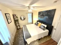 Incredible fenced in dog friendly cottage in downtown Brevard with hot tub! - 4つ星