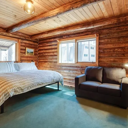 Black Butte Ranch Family Getaway, Short Walk to South Meadow Pool- Sleeps 12