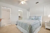 Steps away from private Nokomis Beach!! - 4-Star