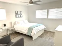 NEW! Joshua Tree Dream - A Modern Desert Spa Retreat - Homestays
