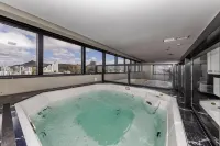 Trade Hotel - parking