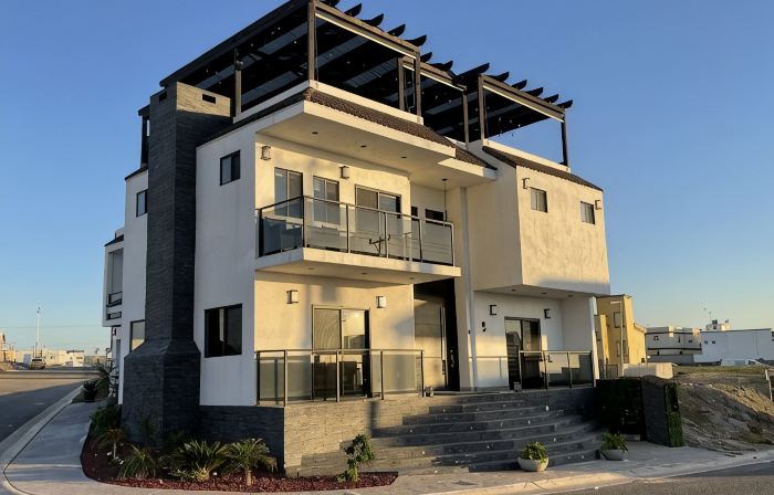 VILLA BLANCA Luxury property,180° Ocean Views.