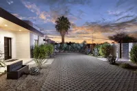 Central Tucson Luxury - Minutes from U of A - Saltwater Pool - Sleeps 10 - สระว่ายน้ำส่วนตัว