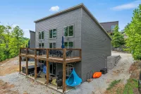 New Lakefront Cabin - Lake Views - Large Hot Tub - Firepit - Wifi