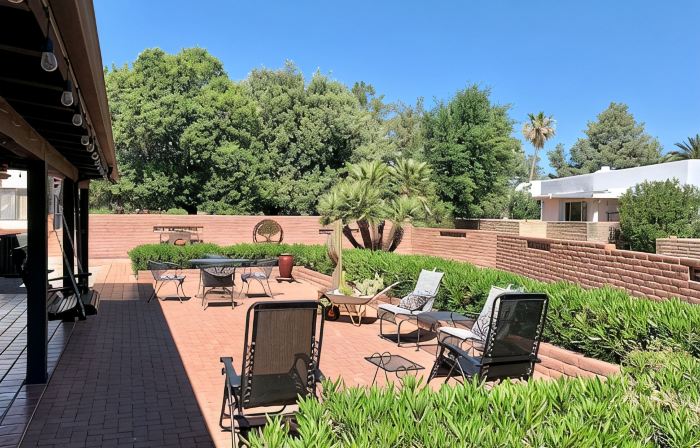 This Southwestern Retreat has room for your family and friends to gather!