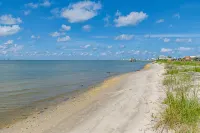 Beachfront Bay and Gulf  , Lookout and Pier , Crab Traps , Fishin Poles !! - ติดทะเล