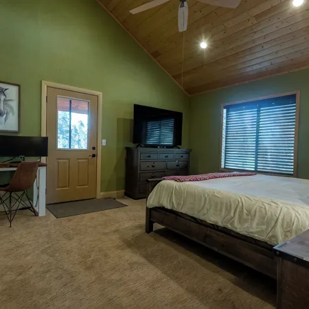 Gorgeous Chalet Cabin w/NEW HOT TUB near National Parks and loaded w'/Amenities! Hotels in Kane County