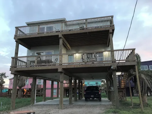 3-bedroom house in charming Surfside Beach with AC, WiFi - 3つ星