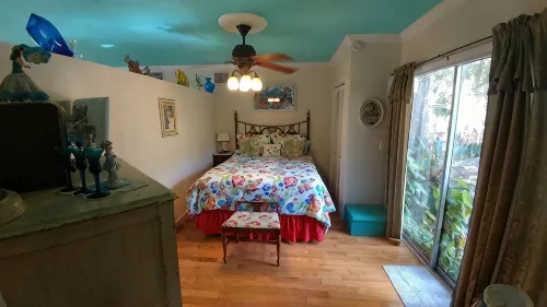 Tranquil  Waterfront  Cottage.  1 Bedroom, 1 Bathroom. Sleeps 2 - balcony