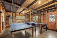 Spring Escape in Hatchville – Sleeps 6 + Dogs! - 4성급