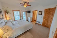Fully Accessible Sound View Oasis: 5 Kings, Elevator, Pool, Hot Tub & Games - 4-Star