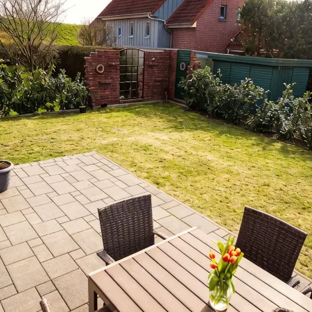 North Sea coast, charming Frisian house on the old dike with sauna, fireplace for 2-8 p.