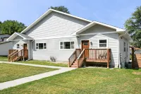 Spacious 6 Bedroom less than 10 min walk to Downtown WI Dells! Sleeps 20+! - 3-Star