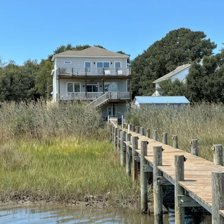 Beauty for Ashes Retreat -Luxury Waterfront 2700 SQ FT; Buckroe Beach; Sleeps 10