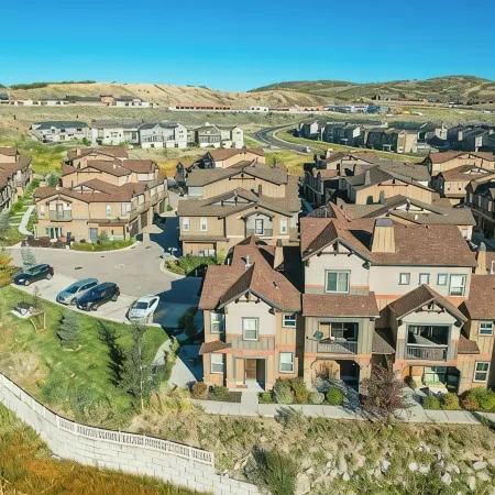 Parks Edge Ski Oasis - 10 minutes to town with gym, hot tub, and pool