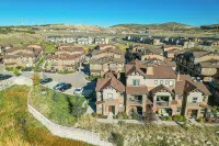 Parks Edge Ski Oasis - 10 minutes to town with gym, hot tub, and pool - Pools