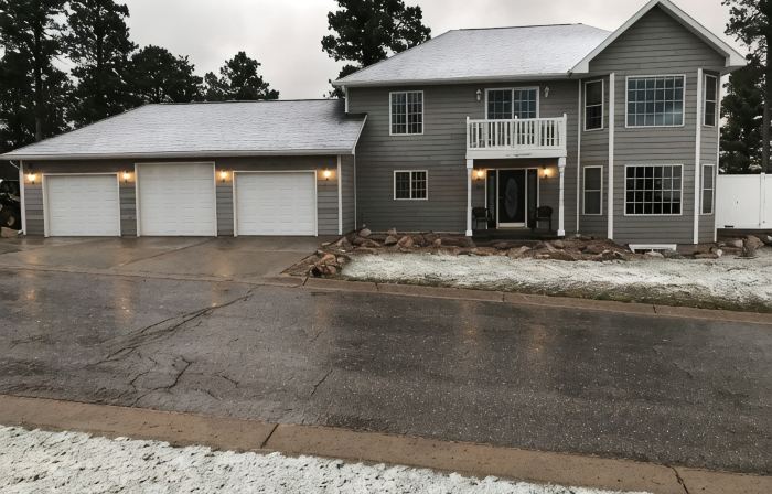7 Bedroom Spacious Lead Home with Game Room and Hot Tub