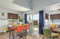 Luxury 2 story condo with 2 bedrooms and 2 balconies in tranquil Melbourne - Boutique