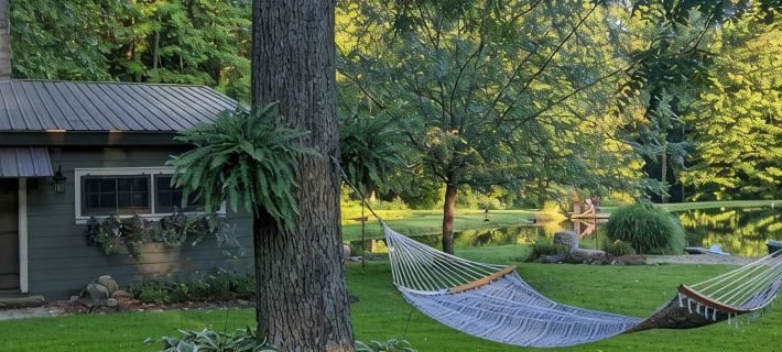 Quaint Newly Remodeled Cabin with Stone Fireplace - Private Hot Tub - King Bed Hotels in Wayne County