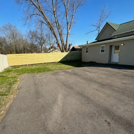 Your home away from Home. 4 blocks from downtown, 2 miles from MTSU