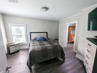 4-Bedroom Home /Port Clinton. Close to restaurants/shopping, Jet Express, beach. - 3-Star