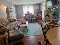 Renovated Bungalow with Cozy Gas Fireplace - Wifi