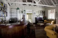 Strawberry Hill - bar