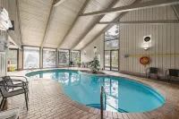 Tunnel Mountain Resort - Pools